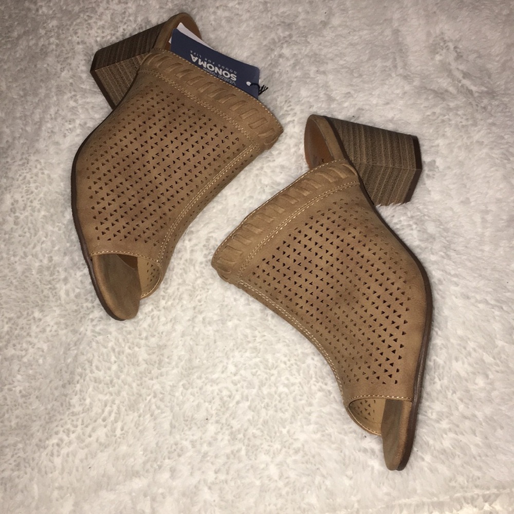 Sandals - Picture 3 of 8